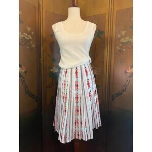 Pleated midi skirt in white with equestrian details in red and navy, size 6